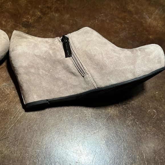 Handmade Sacha London Suede Buckskin Colored Clogs - Picture 5 of 7